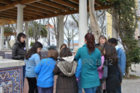 Cristiana Ramos e Sofia Marques com os alunos da equipa branca